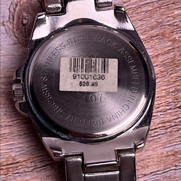 NY&Co Women's Silver Watch- New needs a battery - Picture 7 of 10